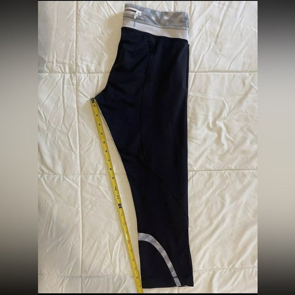 Women’s Lululemon Capri Running Leggings - Size 8 - Picture 6 of 7